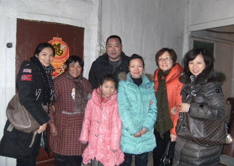 送福至家中 愛暖員工心——記東信醫(yī)藥新春家訪慰問活動