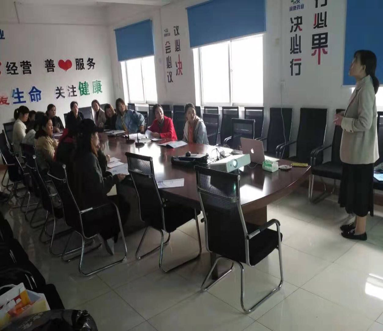 普及產(chǎn)品知識(shí)，推廣特色產(chǎn)品