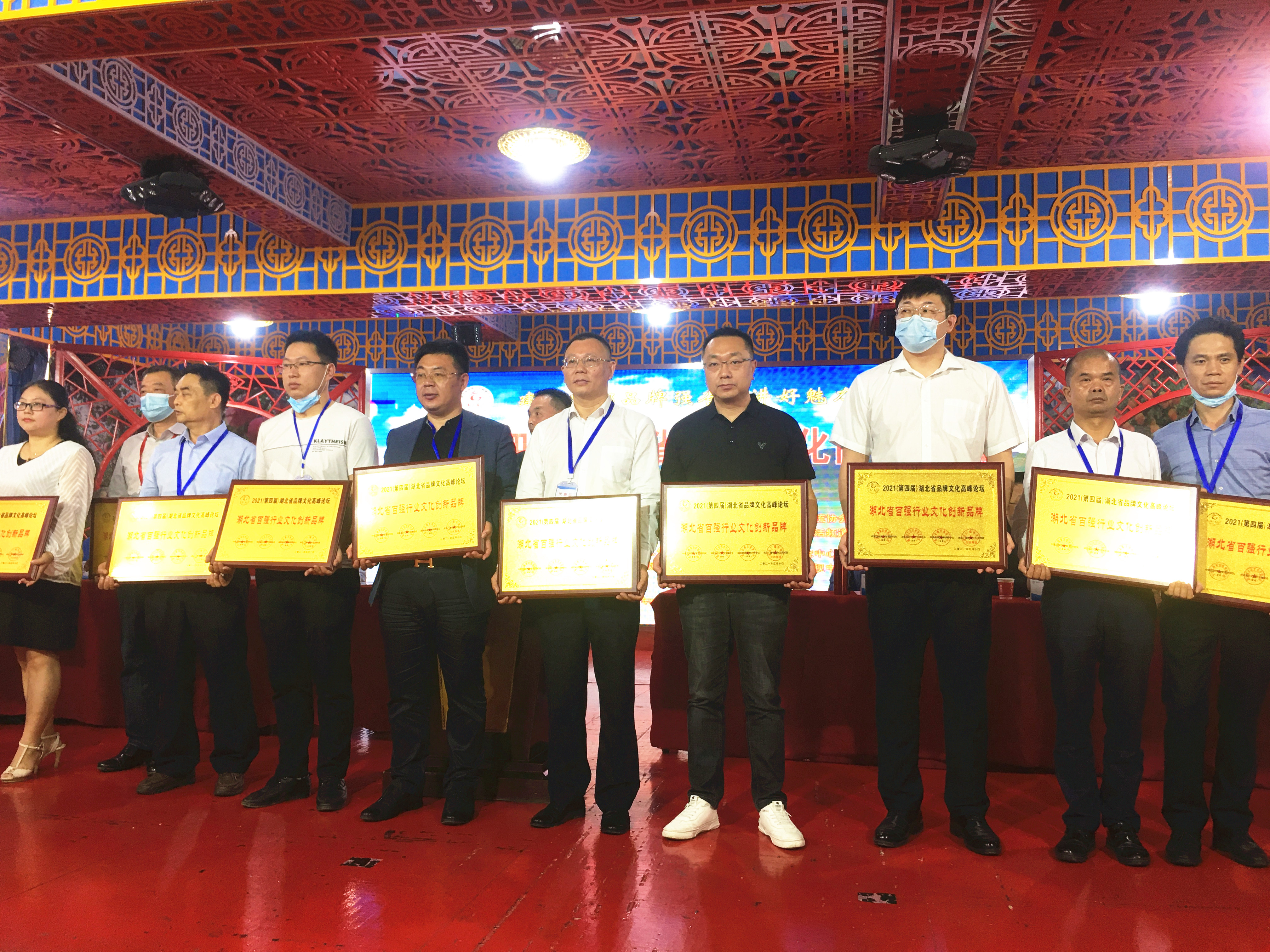 雙喜臨門(mén)！東信醫(yī)藥集團(tuán)摘得“文化創(chuàng)新品牌”“十大經(jīng)典品牌歌曲”兩...