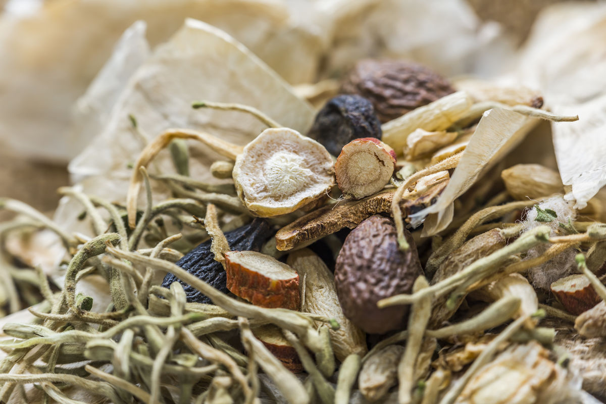 大力發(fā)展中醫(yī)藥 市場規(guī)?；蛴瓉硇乱徊ㄔ鲩L