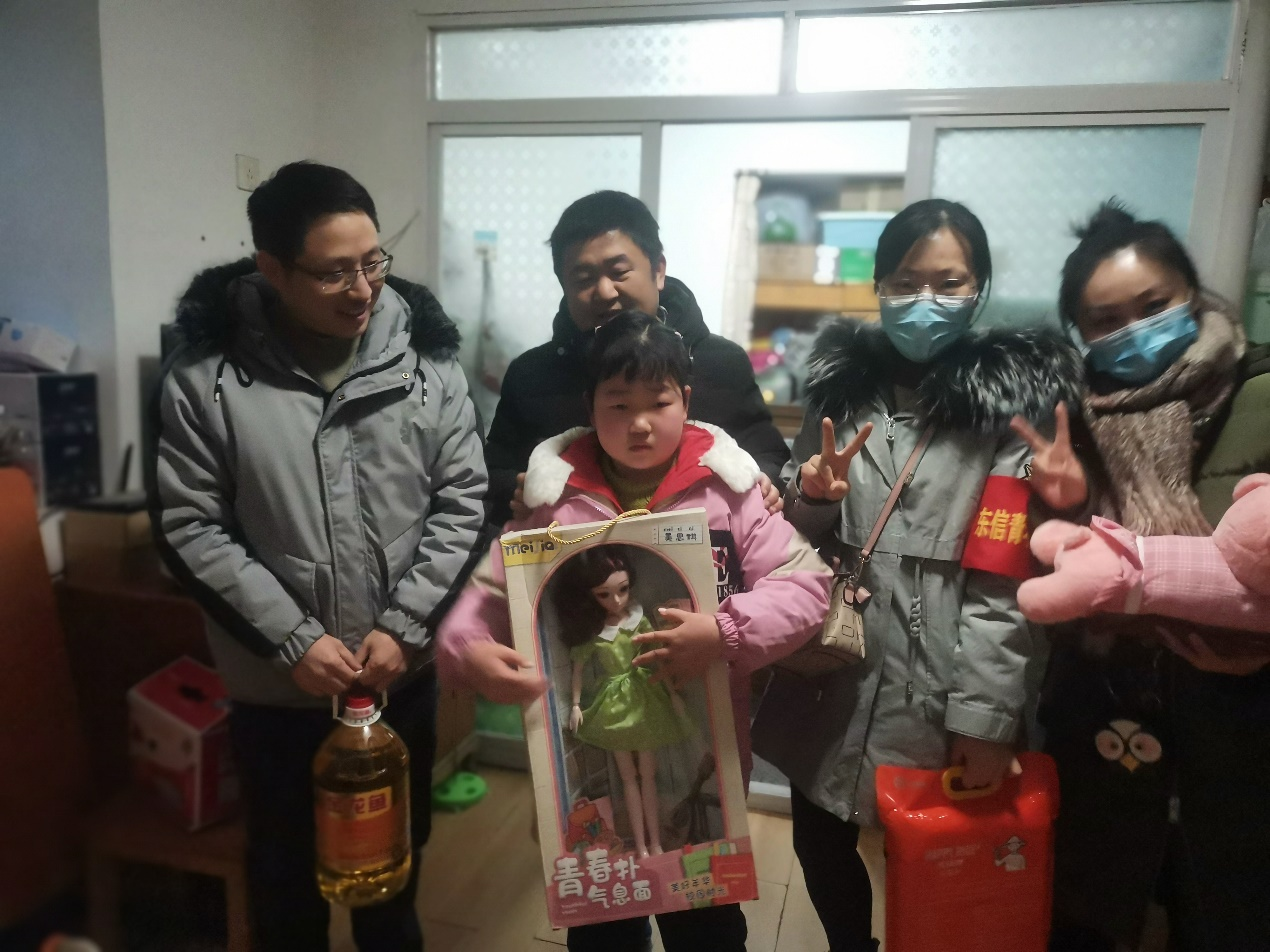 傳遞愛心，助力成長︱東信醫(yī)藥青年文明號(hào)探望扶貧結(jié)對(duì)對(duì)象